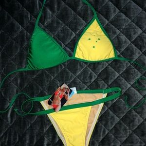 From down under, brand new swimsuit! 💛💚